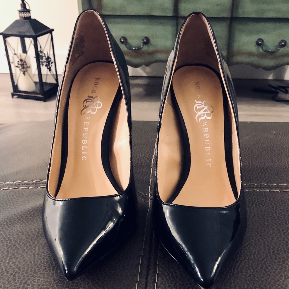Black Pumps